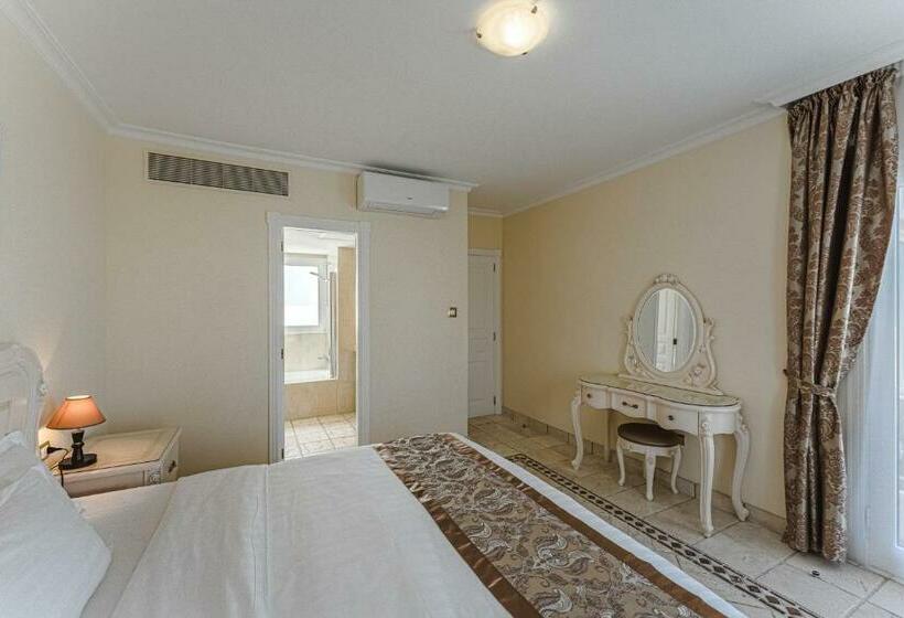 Люкс Семейный 2 Спальни, Flamingo Suites Boutique