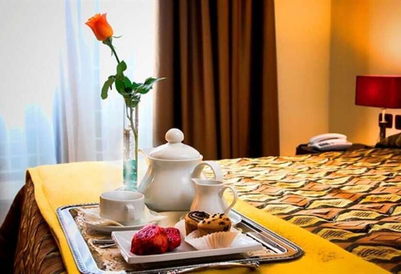 اتاق استاندارد چهار تخته, Viola Palace