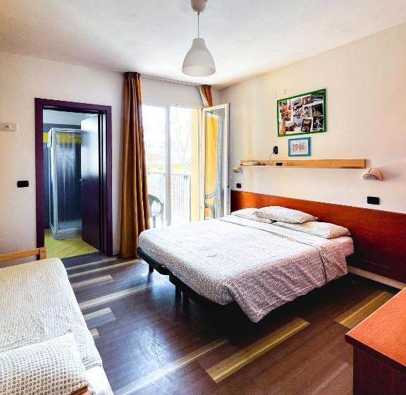اتاق استاندارد سه نفره, Morfeo   Young People Hotels