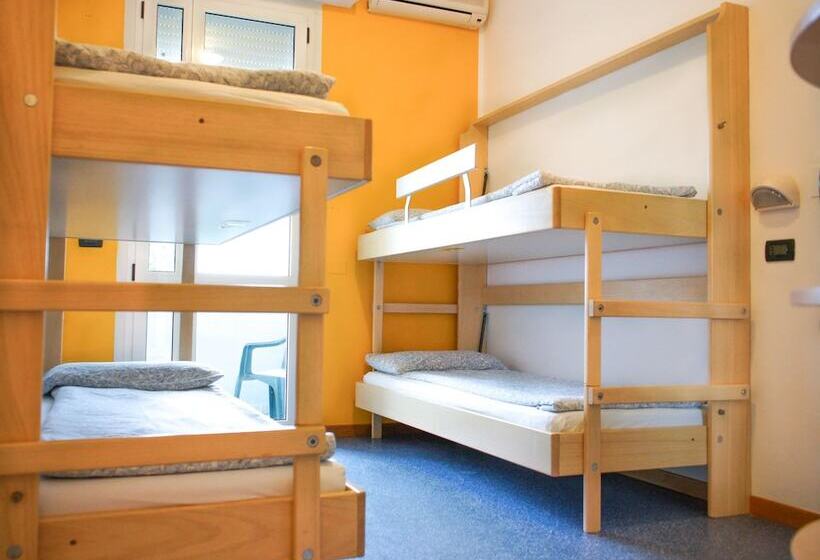 اتاق استاندارد چهار تخته, Morfeo   Young People Hotels