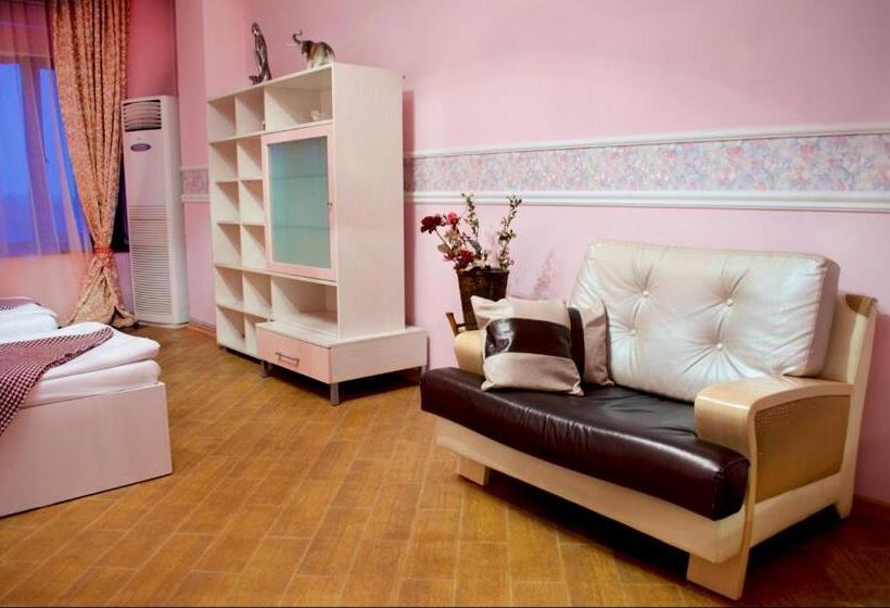 اتاق استاندارد سه نفره, Ivy Boutique