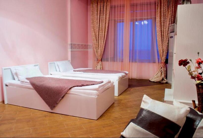 اتاق استاندارد سه نفره, Ivy Boutique