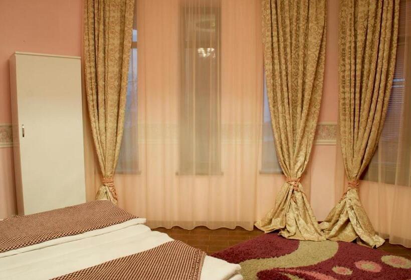 اتاق لوکس با بالکن, Ivy Boutique