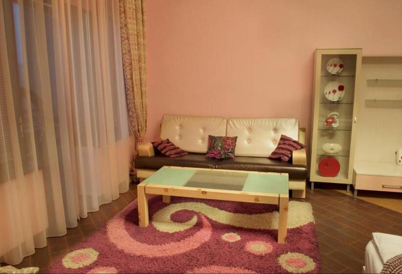 اتاق لوکس با بالکن, Ivy Boutique