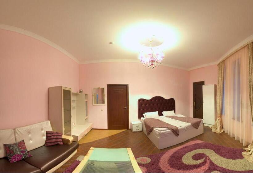 اتاق لوکس با بالکن, Ivy Boutique