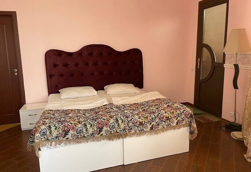 اتاق لوکس, Ivy Boutique
