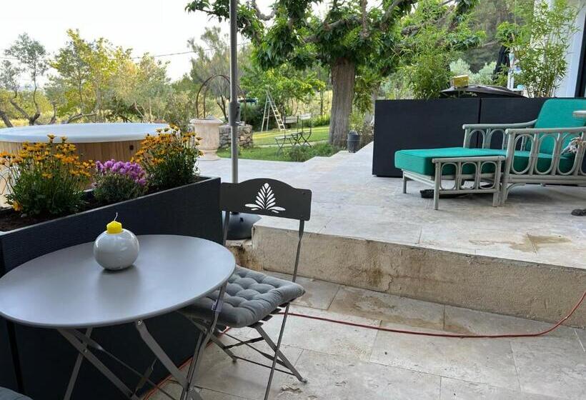 سوئیت با وان آب گرم, Terre Luberon