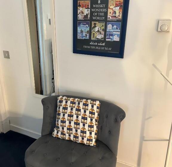 Family Suite, Lochindaal