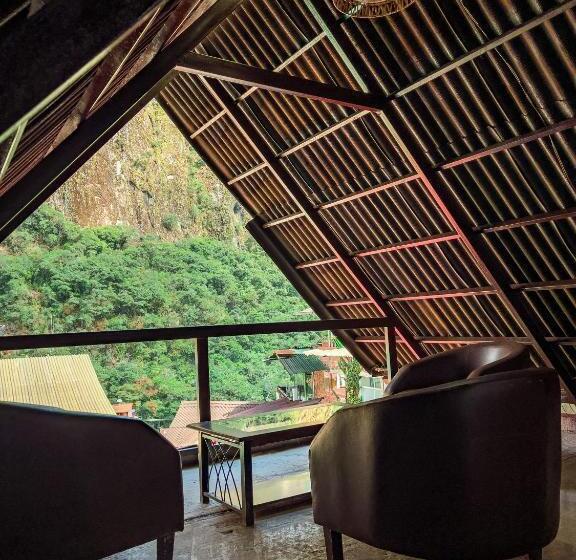 اتاق خانوادگی, Rupa Rupa High Jungle Eco B&b