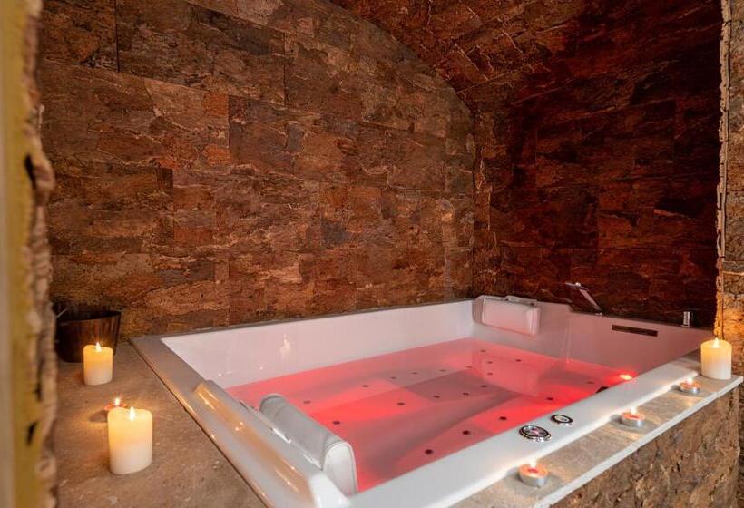 Номер Стандарт с Гидромассажем, La Bastide Du Rocher Boutique Hôtel & Spa