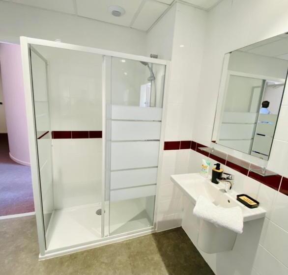 Номер Стандарт, Hostel Vertigo Nîmes Gare Centre