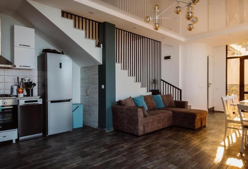 ویلای 1 خوابه با چشم‌انداز دریا, Villa Evkalipt Kvariati