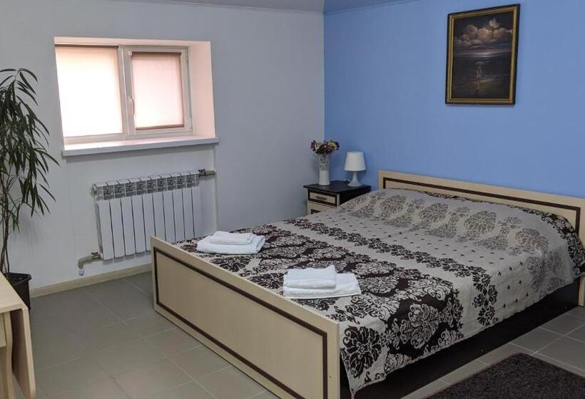 Standard room with outdoor bath, хостел на подолі