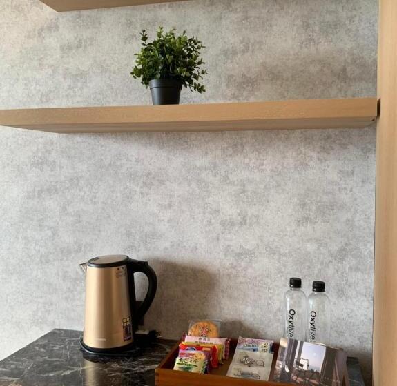 اتاق استاندارد با بالکن و چشم‌انداز دریا, Two Easy Inn