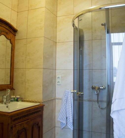 اتاق خانوادگی, арт готель династія