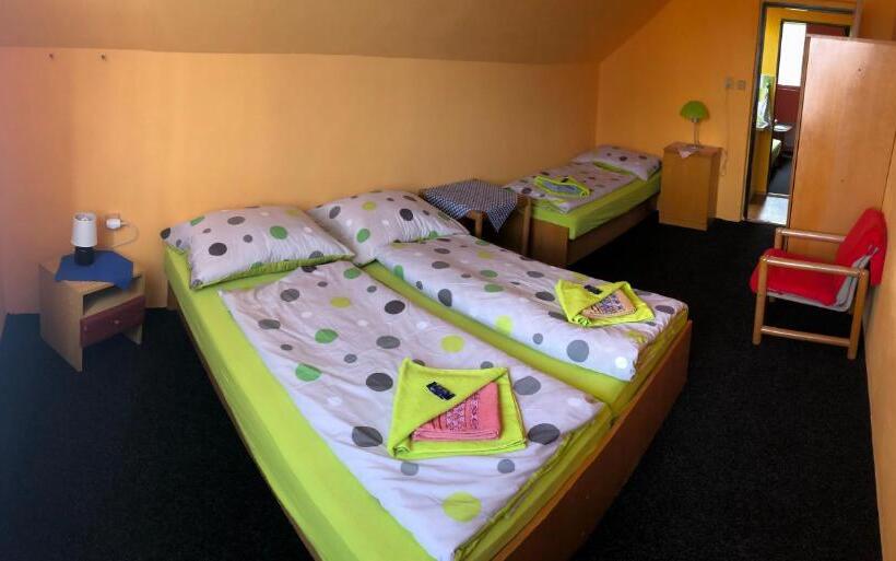 带2个卧室的公寓, Na Trojce