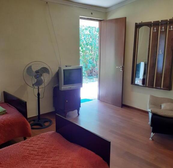 اتاق اکونومی, Guesthouse Cottage