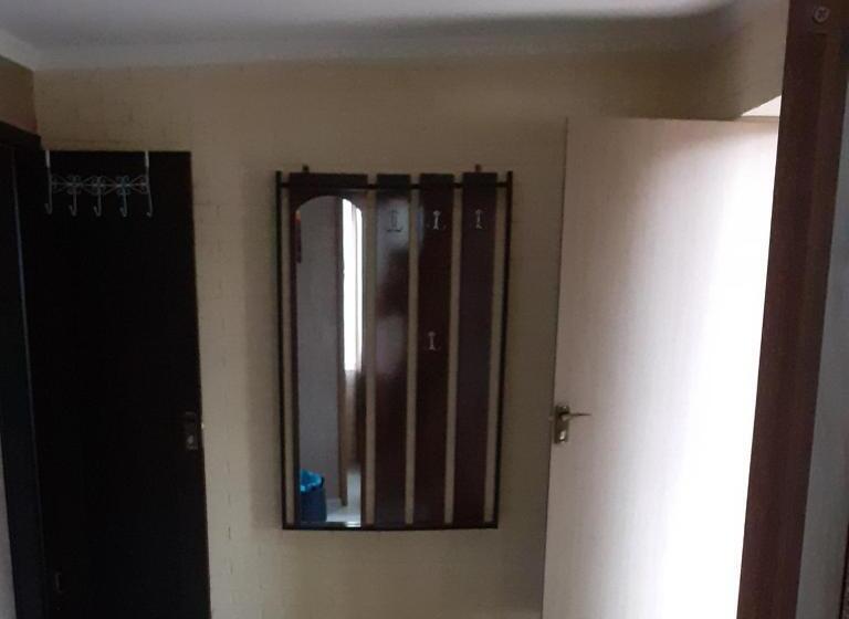 اتاق خانوادگی با چشم‌انداز باغ, Guesthouse Cottage