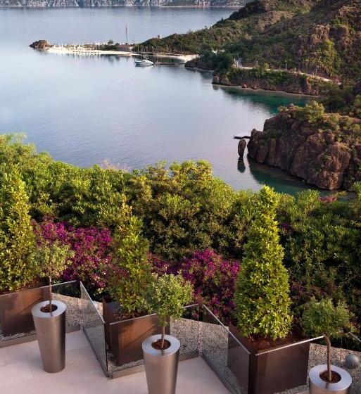 Classic Room with Views, D Maris Bay