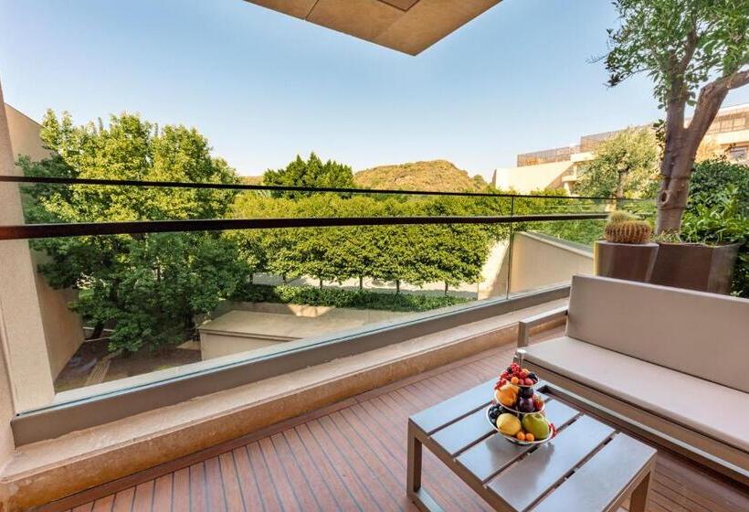 Classic Room with Views, D Maris Bay