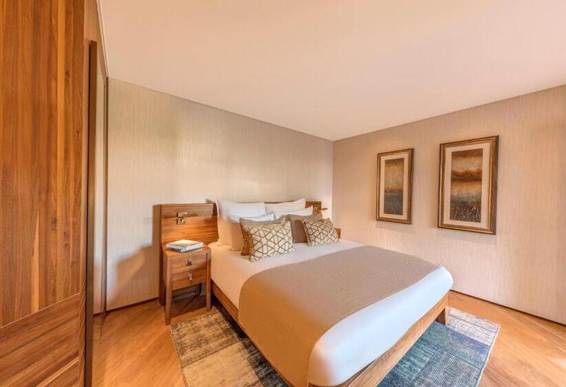 Classic Room with Views, D Maris Bay