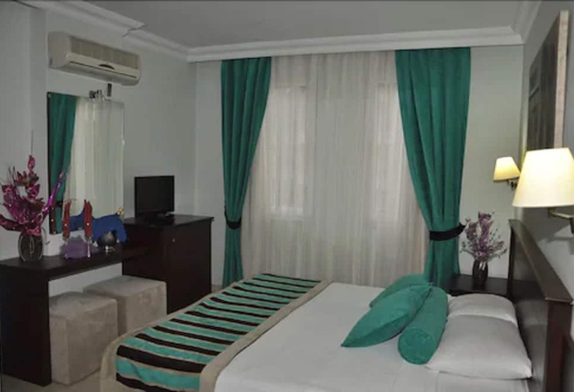 Quarto Familiar, Kleopatra Royal Palm