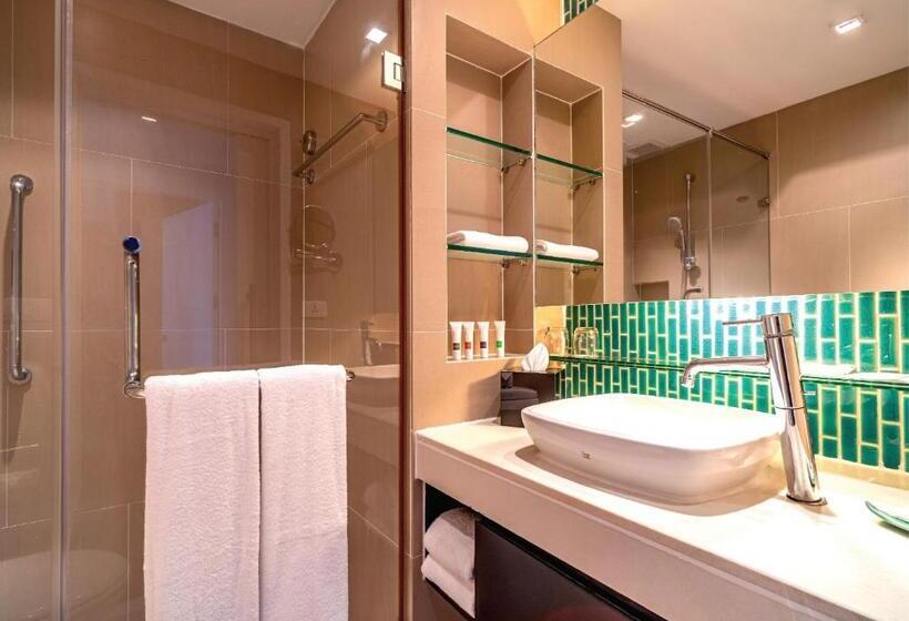 2 베드룸 패밀리 스위트, Radisson Resort And Suites Phuket