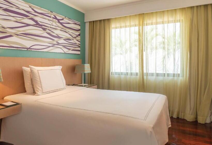 3 베드룸 프리미엄 스위트, Radisson Resort And Suites Phuket