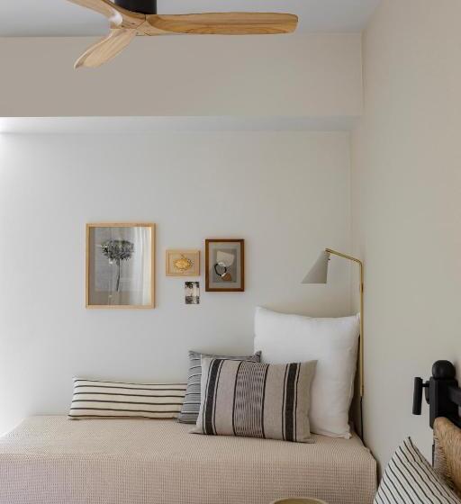 اتاق لوکس, Yayaki Spetses