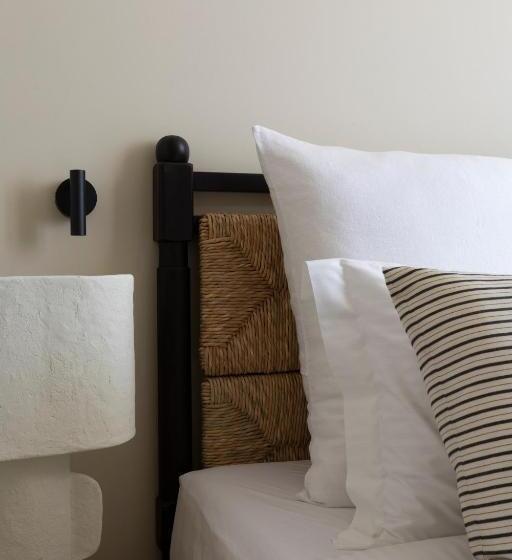 اتاق لوکس, Yayaki Spetses