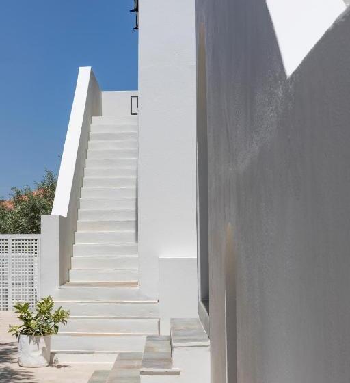 اتاق لوکس خانوادگی, Yayaki Spetses