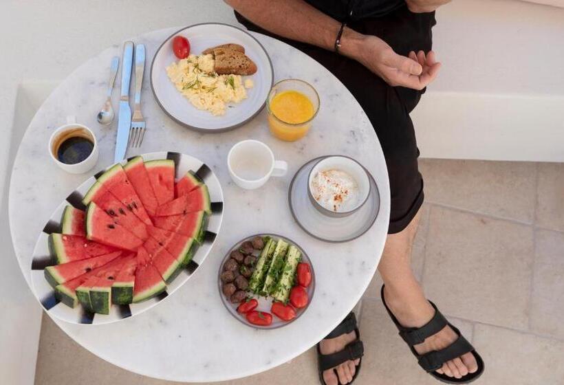اتاق لوکس, Yayaki Spetses