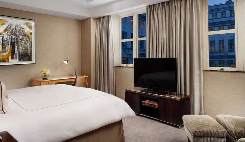 带大床的行政房间, Hilton The Hague