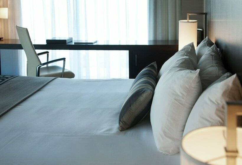 اتاق اجرایی, Talking Stick Resort