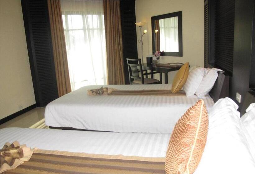 اتاق سوپریور با چشم‌انداز استخر, The Nouveau Chumphon Beach Resort And Golf