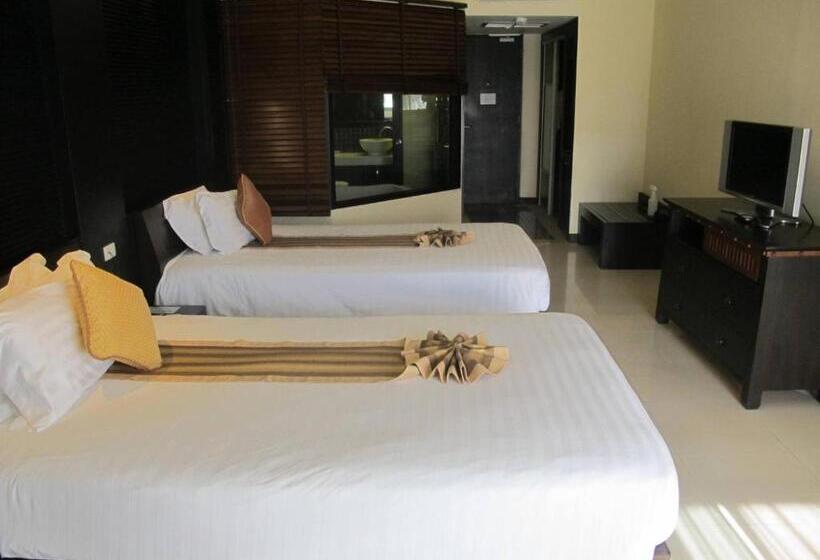 اتاق سوپریور با چشم‌انداز استخر, The Nouveau Chumphon Beach Resort And Golf