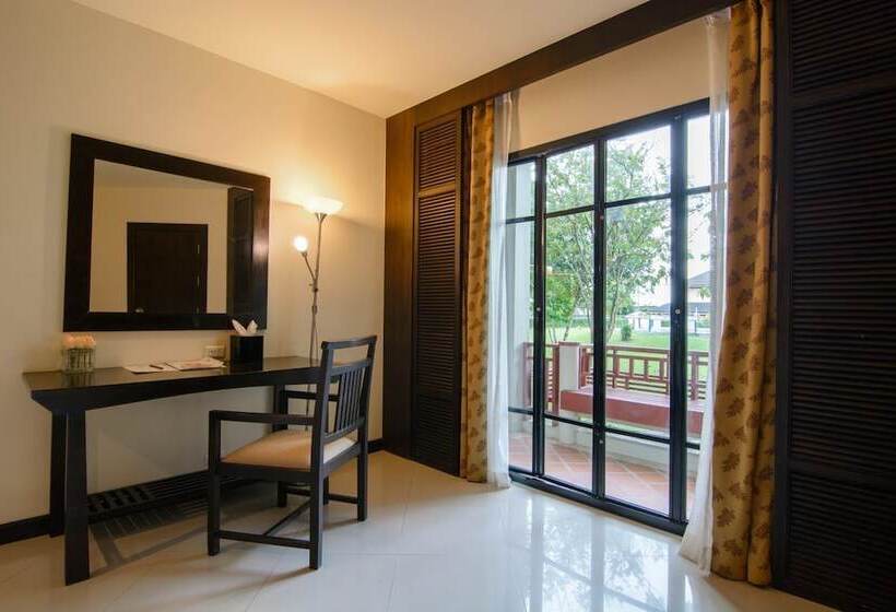 اتاق سوپریور با چشم‌انداز باغ, The Nouveau Chumphon Beach Resort And Golf