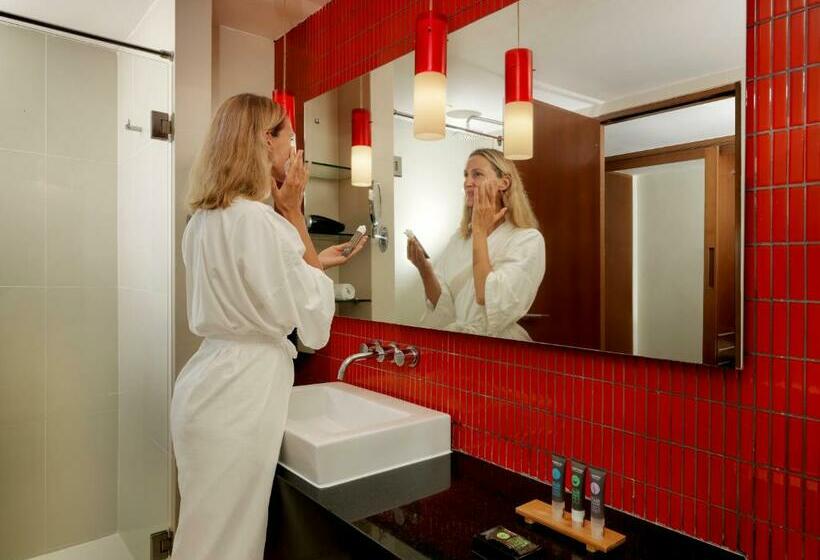 带大床的高级房间, Novotel Phuket Kata Avista Resort And Spa