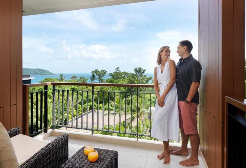 带大床的豪华间, Novotel Phuket Kata Avista Resort And Spa