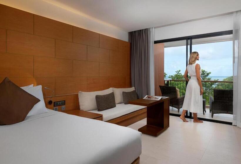 带大床的豪华间, Novotel Phuket Kata Avista Resort And Spa