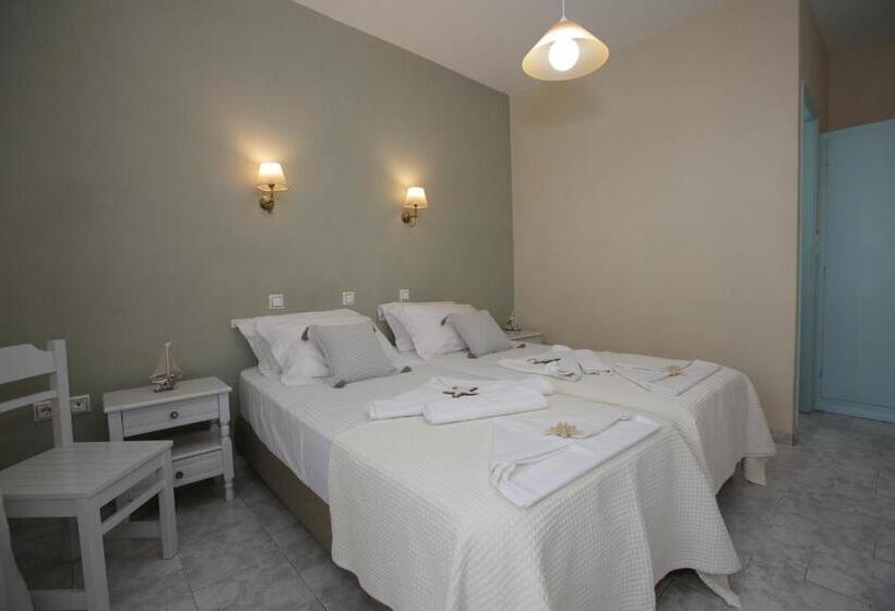 غرفة قياسية إطلالة جانبية علي البحر, Alexandra S Rooms