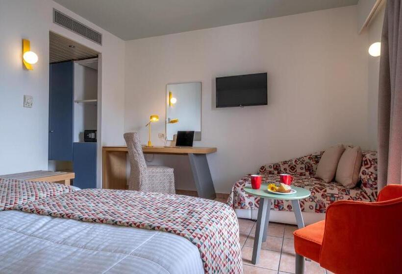 Номер Стандарт Вид на Бассейн, Flisvos Royal Hotel & Suites