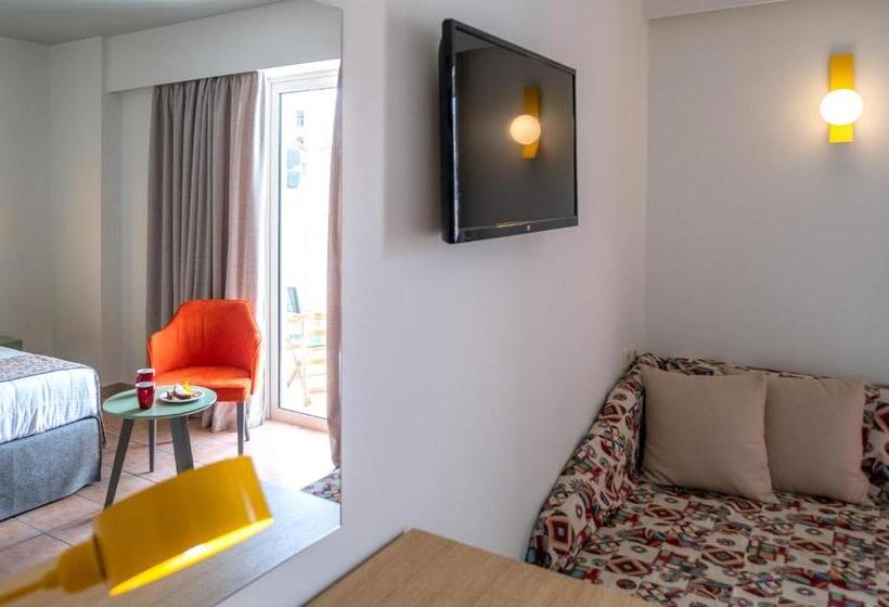 Трехместный Номер Стандарт с Видом, Flisvos Royal Hotel & Suites