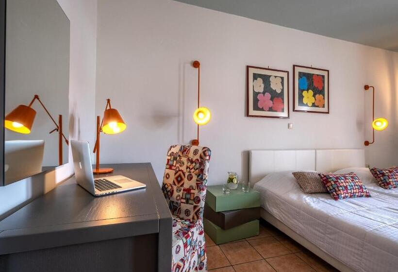Полулюкс, Flisvos Royal Hotel & Suites