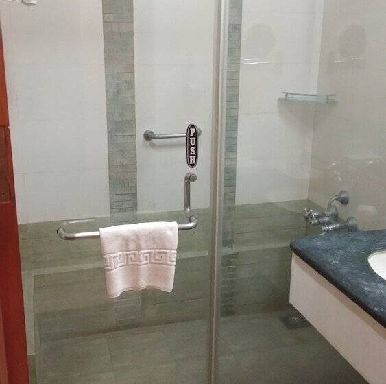 Quarto Deluxe, Inder Residency Resort & Spa Udaipur