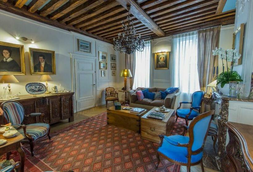 غرفة قياسية, Room In Guest Room   This 10th Century Home Sits In An Extraordinary Setting In The Center Of Orlean
