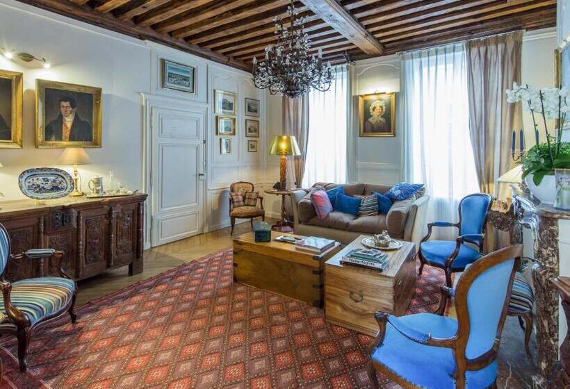 غرفة قياسية, Room In Guest Room   This 10th Century Home Sits In An Extraordinary Setting In The Center Of Orlean