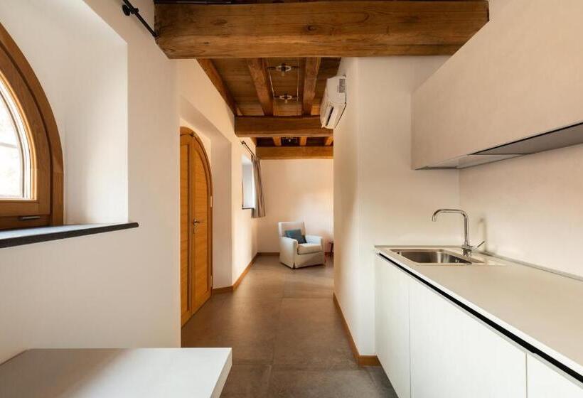 디럭스 룸 킹사이즈 침대, Antico Borgo Molino 7cento Vicino Ai Giardini Di Ninfa