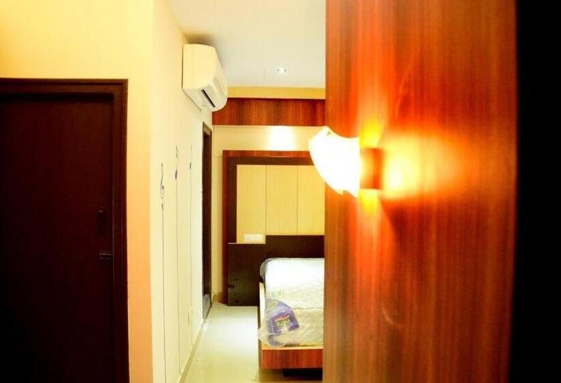 带大床的豪华间, Star Msr Residency
