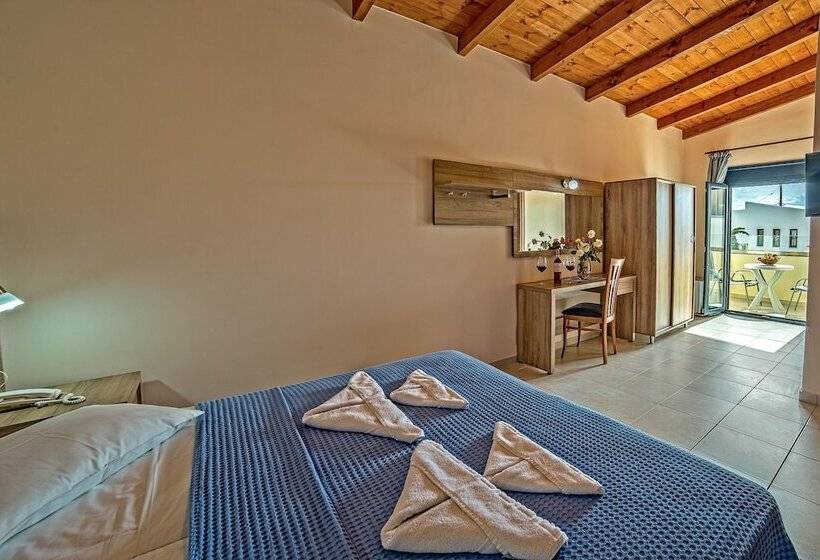 Трехместный Номер Стандарт Вид на Бассейн, Blue Aegean Hotel & Suites